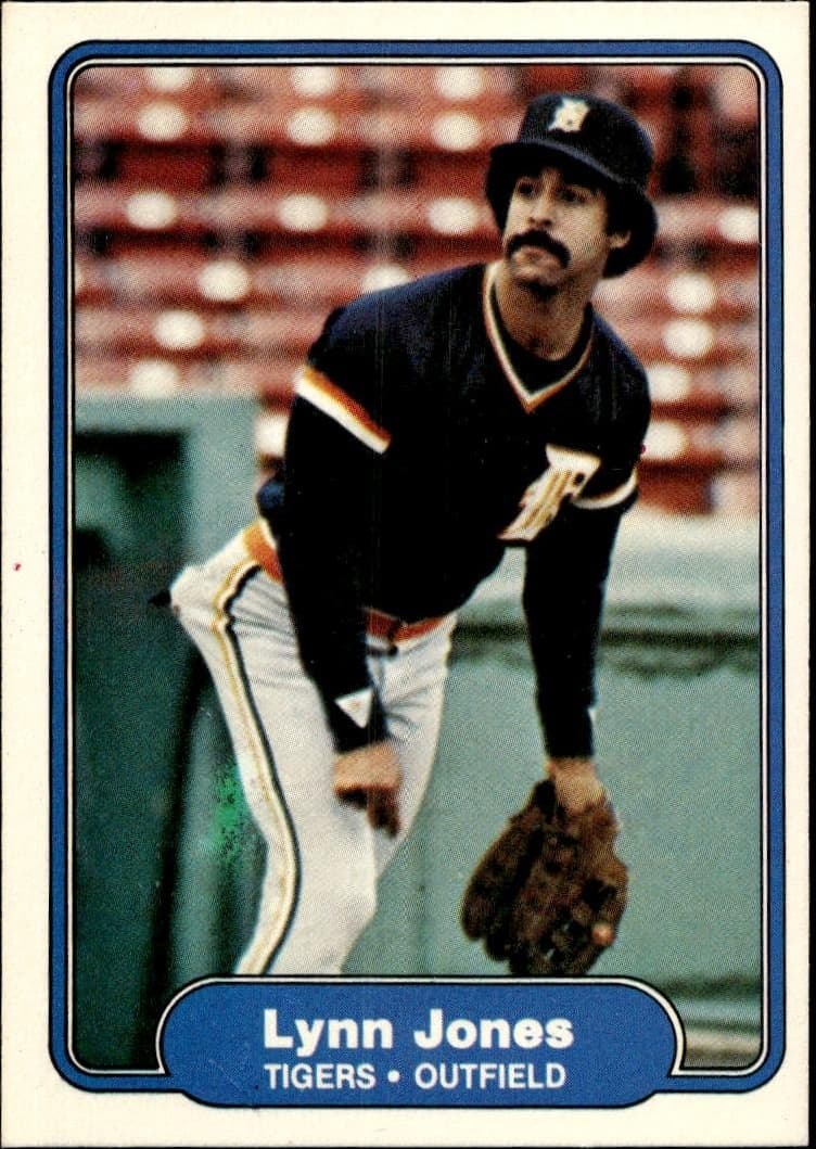 1982 fleer Lynn Jones