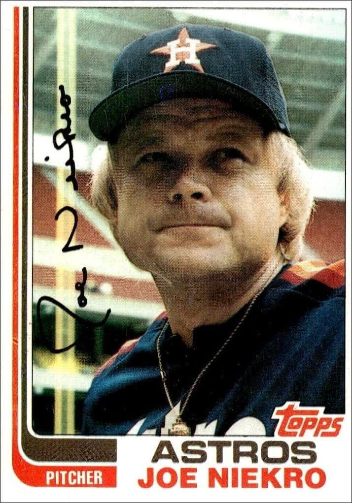 Joe Niekro 1982 Topps #611 Baseball Trading Card - Front 1982 Topps Joe Niekro #611 baseball trading card front