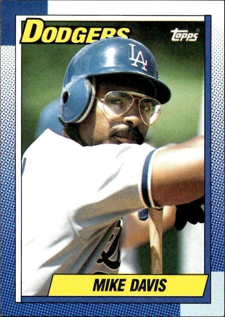 Mike Davis 1990 Topps #697 Baseball Trading Card - Front 1990 Topps Mike Davis #697 baseball trading card front