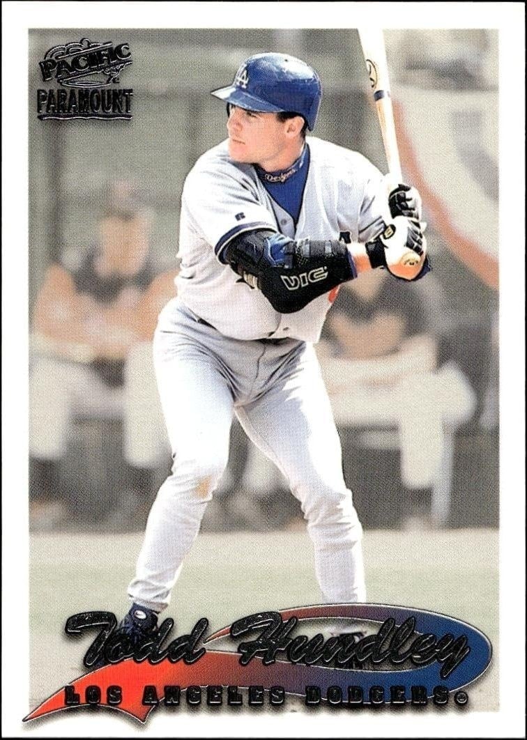 Todd Hundley 1999 Pacific Paramount #117 Baseball Trading Card - Front 1999 Pacific Paramount Todd Hundley #117 baseball trading card front