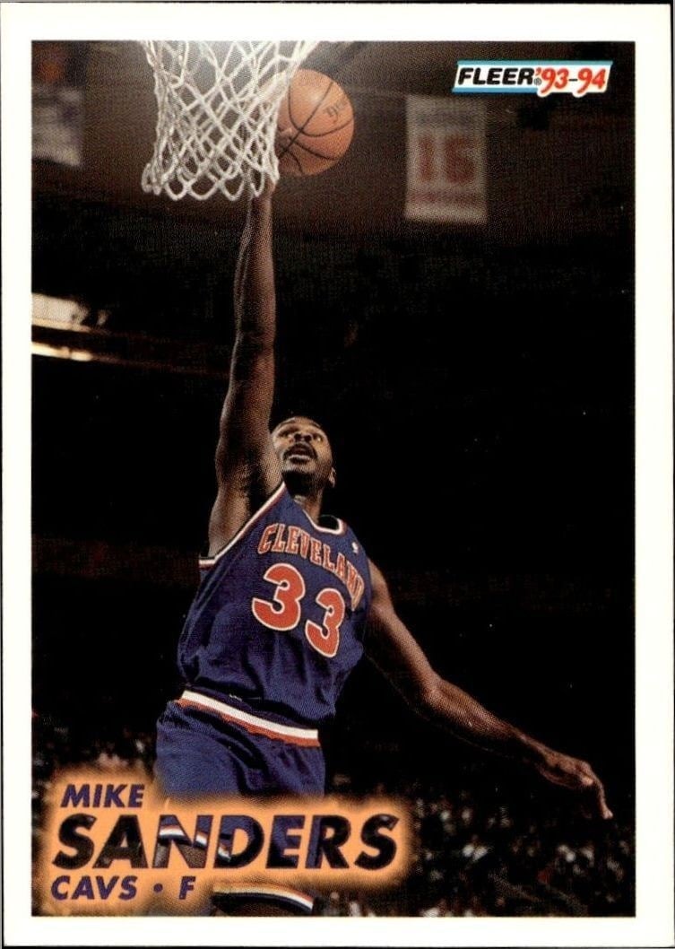 Mike Sanders 1993-94 Fleer #40 Basketball Trading Card - Front 1993-94 Fleer Mike Sanders #40 basketball trading card front
