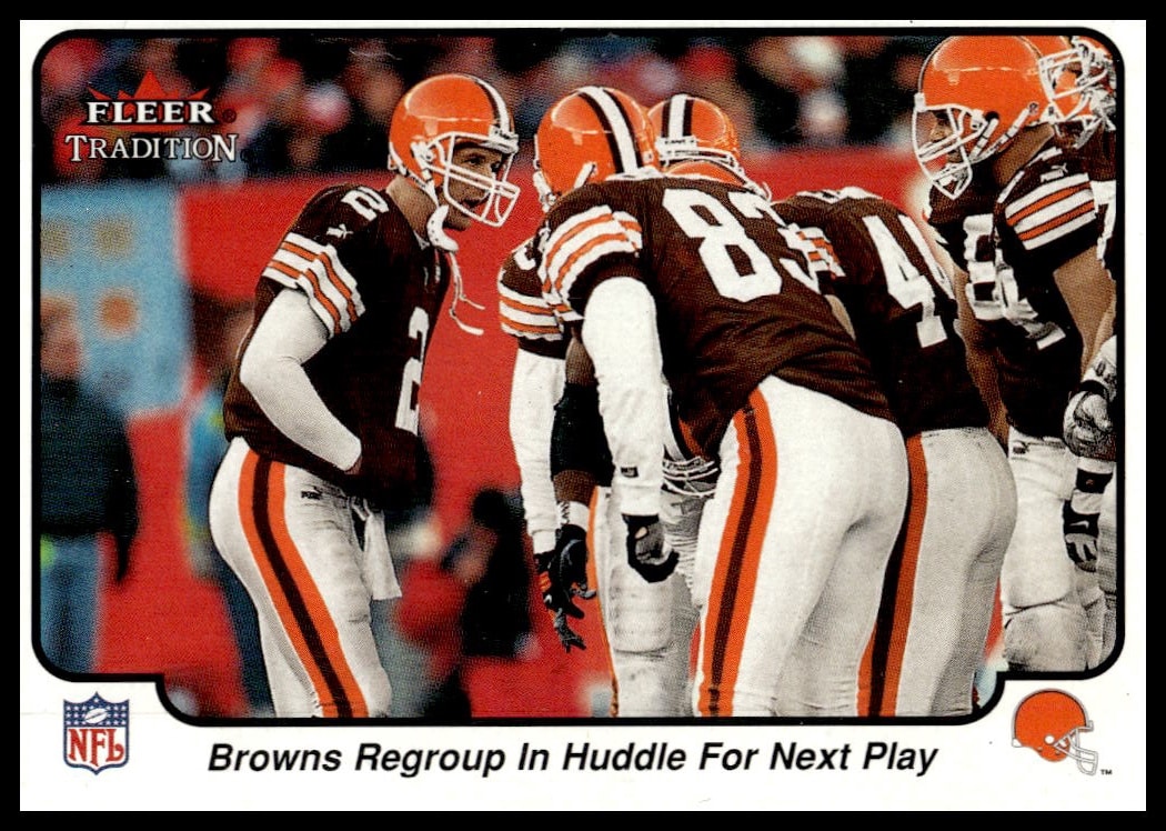 2000 Fleer Tradition Glossy Browns Regroup in Huddle for Next Play #373 (Front)